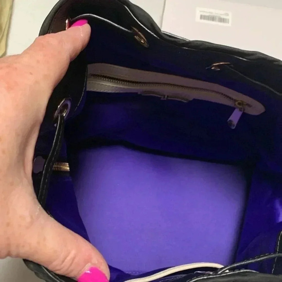 HENRI BENDEL Purse,bucket bag. Inside is Gorgeous, 1 callout in the last pic. - Picture 5 of 8